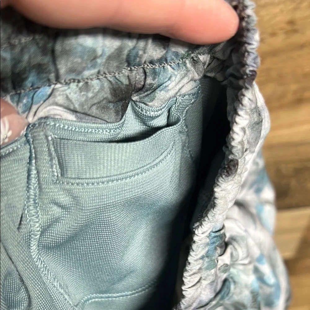 Lululemon Hotty Hot Low Rise Short 2.5